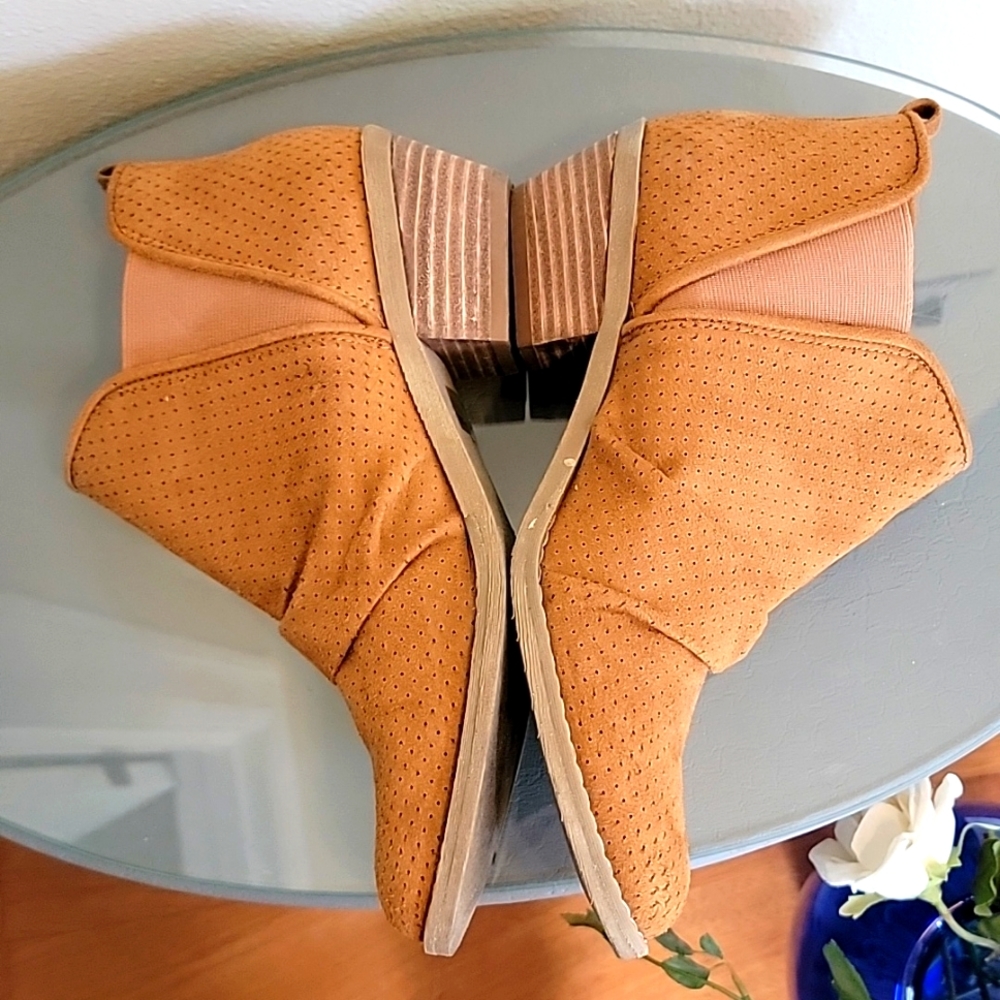 Report Slip On Ankle Booties - Picture 2 of 7